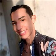 Profesor en el área dea biología y química, con estudios universitarios y experiencia en la enseñanza